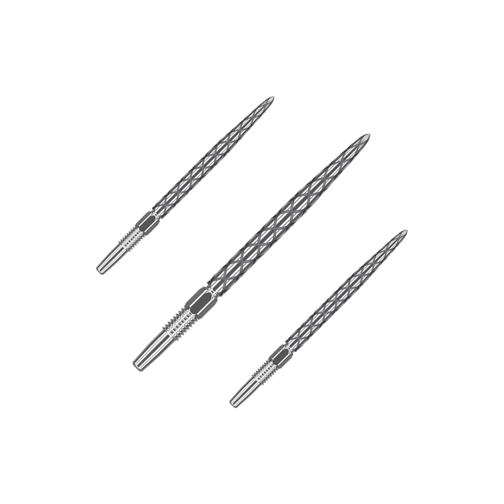 Target Swiss Diamond Pro Silver Points dartpunten Auf dem Bild sind drei silberne Dartspitzen mit einem rautenförmigen Muster zu sehen. Sie liegen parallel nebeneinander auf einem grünen Hintergrund.