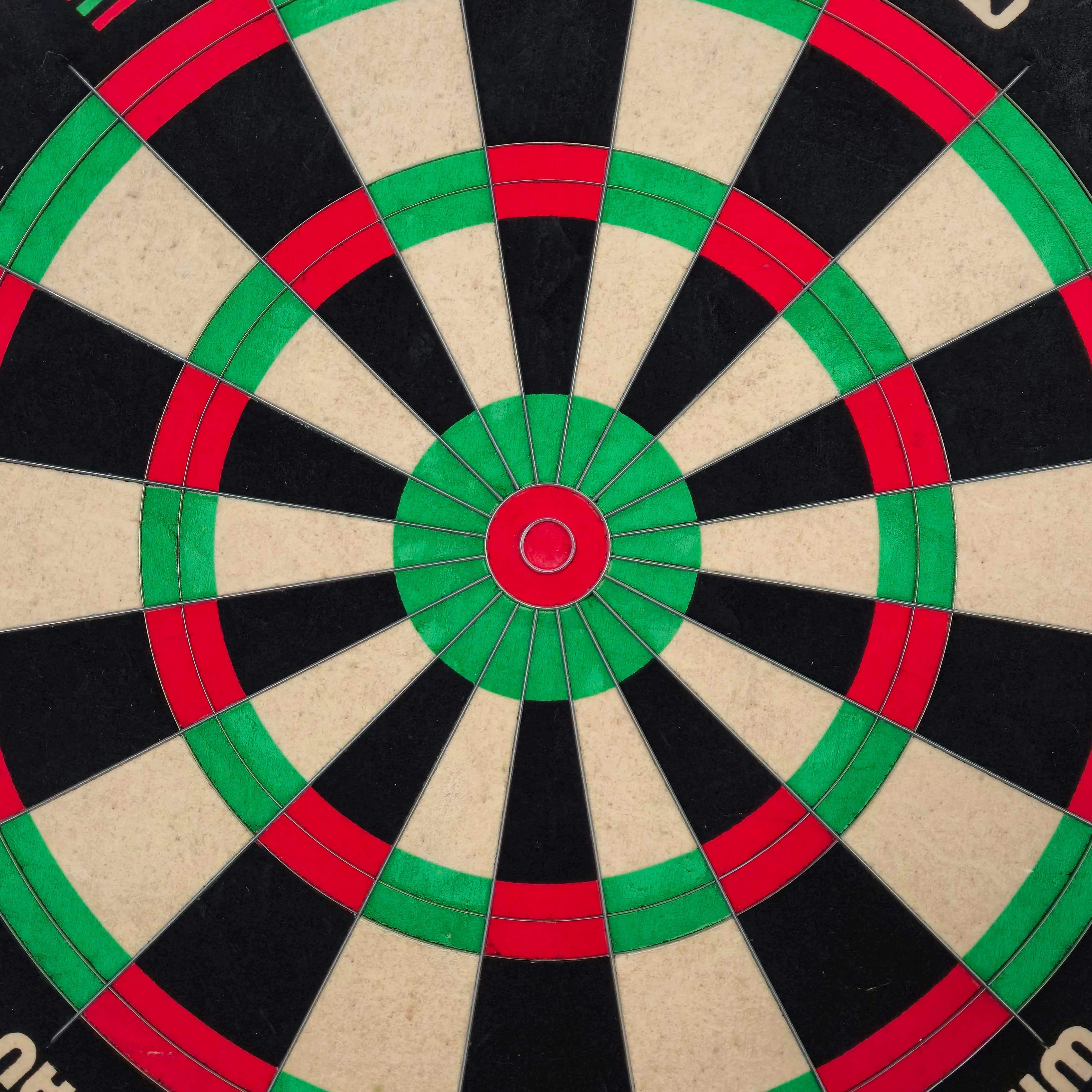Winmau equalizer stalen dartbord Dieses Bild stellt das Winmau Equalizer Steeldartboard dar. Das Steeldartboard eignet sich für präzises Dartspielen.