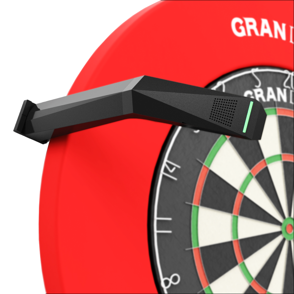 Das Bild zeigt das GranDarts GranEye Steeldart Auto-Scoring-System, das über einem Dartboard installiert ist. Das schwarze Gerät erkennt automatisch die Treffer auf der Dartscheibe und wertet sie aus.