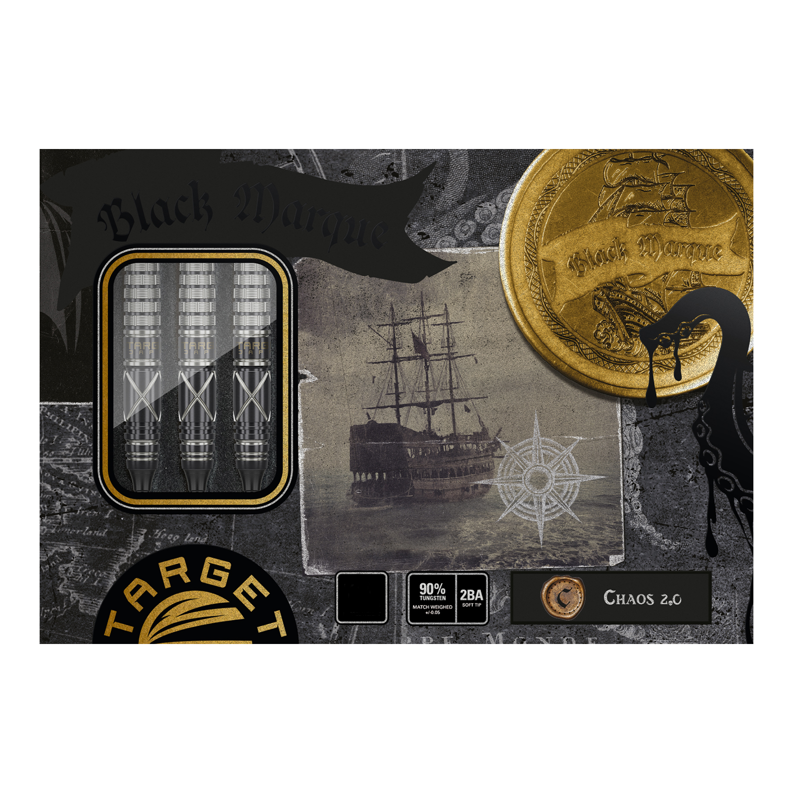 Target Japan Black Marque Chaos 2 Soft Darts - 19g Das Bild zeigt die Verpackung der "Target Japan Black Marque Chaos 2 Softdarts - 19g". Auf der Verpackung sind drei Darts, ein altes Segelschiff und ein goldener Münzaufdruck zu sehen.