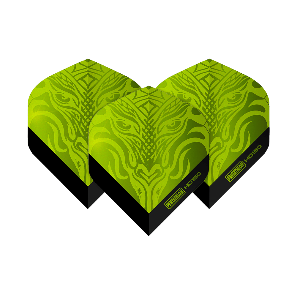 Pentatlon HD150 Metallic Green Standaardvluchten Das Bild zeigt drei grüne Dart-Flights mit einem metallic Muster. Auf den Flights steht "Pentathlon HD150" geschrieben.