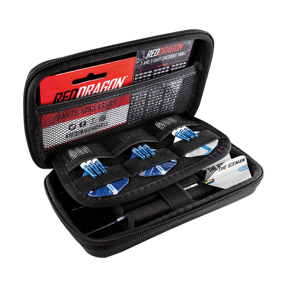 X0611_Red_Dragon_Gerwyn_Price_World_Champion_Dartcase_3 Das Bild zeigt das Produkt "Red Dragon Gerwyn Price World Champion Dartcase". Es ist ein offenes Dartcase mit mehreren Fächern für Pfeile und Zubehör.