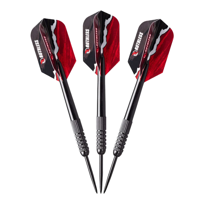 Ruthless Mini Desktop Dartbordset Das Bild zeigt drei Darts aus dem Ruthless Mini Desktop Dartboard Set. Die Darts haben schwarze Spitzen und auffällige schwarz-rote Flights.
