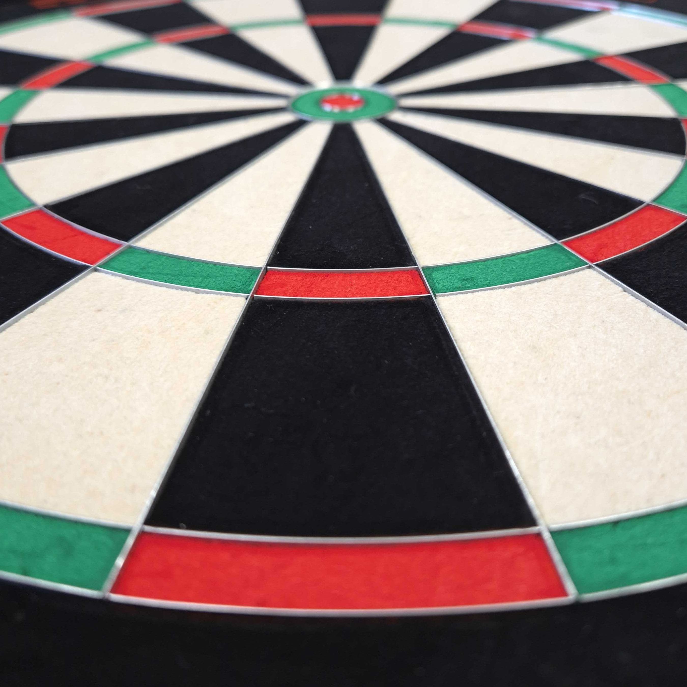 Target TOR Steel Dartbord Das Bild zeigt ein Target TOR Steeldartboard frontal. Alle Spielfelder sind zu erkennen.
