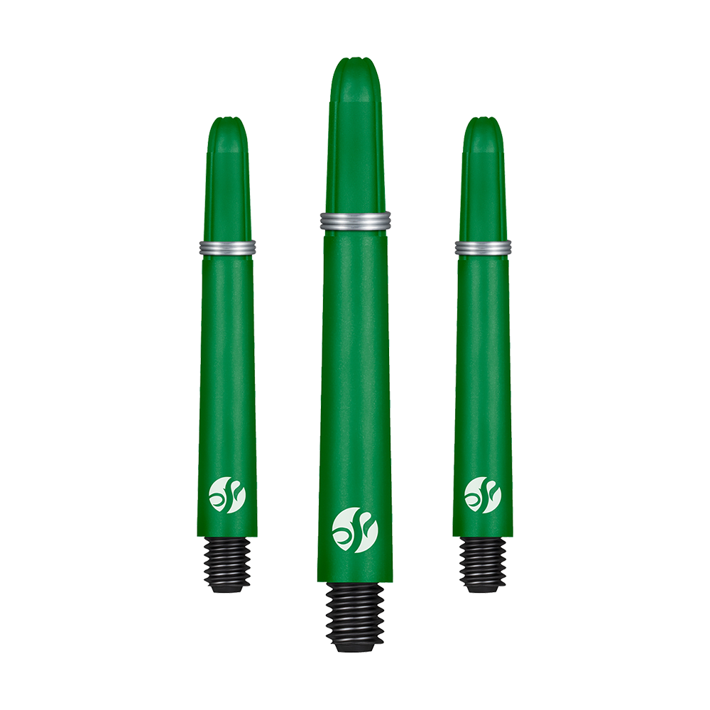 Shot Koi Carbon Shafts - Groen Auf dem Bild sind drei grüne Dartschäfte mit schwarzen Gewinden zu sehen. Sie haben silberne Ringe und ein weißes Logo am unteren Ende.
