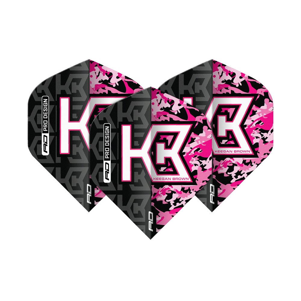 Red Dragon Hardcore Keegan Brown Premium No2 Standard Flights Das Bild zeigt drei Dart-Flights mit dem Aufdruck "Keegan Brown" im auffälligen Schwarz- und Pink-Design. Die Flights tragen außerdem das große Kürzel "KB" und den Text "Pro Design".