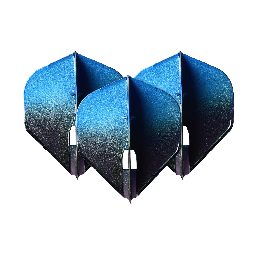 L-Style Two Tone L1PRO Flights Auf dem Bild sind drei blaue Dartflights zu sehen, die nebeneinander angeordnet sind. Sie haben ein zweifarbiges Design mit einem Farbverlauf von Blau zu Schwarz.
