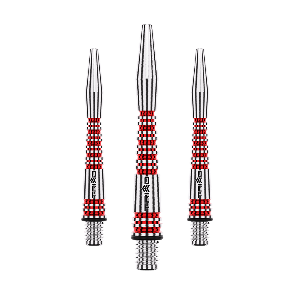 Winmau Triad RX Aluminium Shafts - Rot Das Bild zeigt drei rote und silberne Aluminium-Schäfte für Dartpfeile. Sie sind mit dem Schriftzug "TRIAD" bedruckt und gleichmäßig angeordnet.