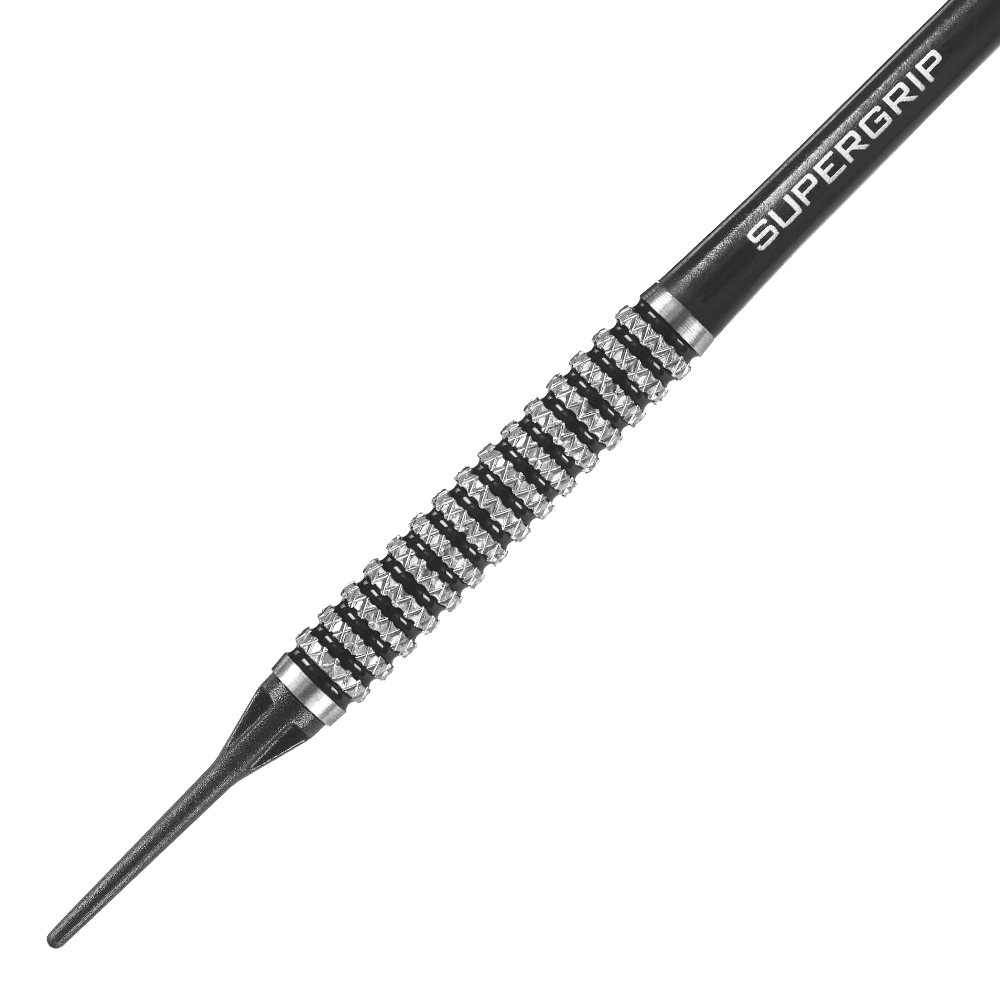 HA06816-Harrows-Nemesis-85-Softdarts-2 Das Bild zeigt einen Softdartpfeil mit einem silbernen Griffmuster und schwarzer Spitze. Auf dem Schaft steht das Wort "SUPERGRIP".
