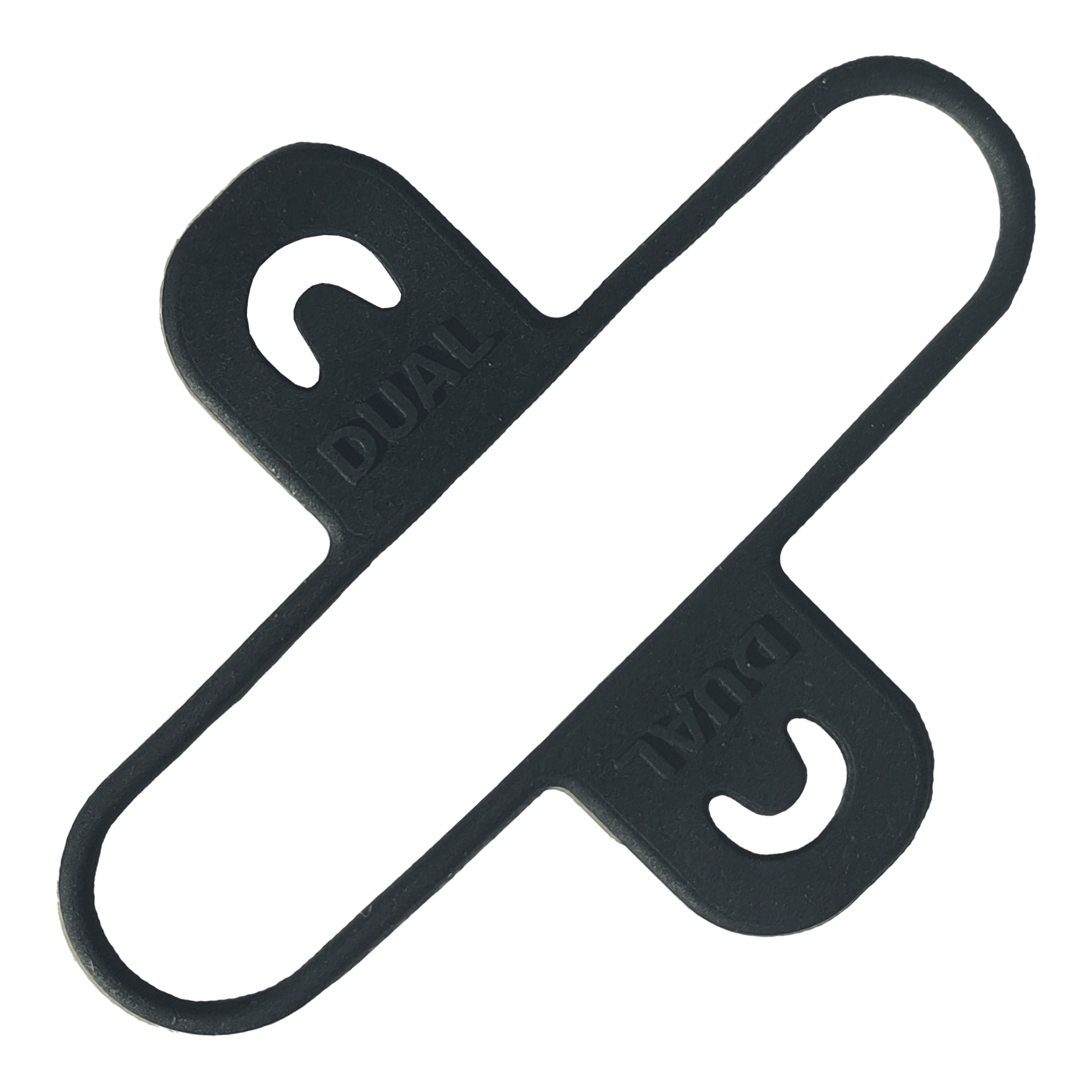 Condor Dual Dartcase Belt Set van 3 - Zwart Das Bild zeigt ein schwarzes Kunststoffteil mit der Aufschrift "DUAL". Es handelt sich um einen Teil des Condor Dual Dartcase Belt 3-er Sets.