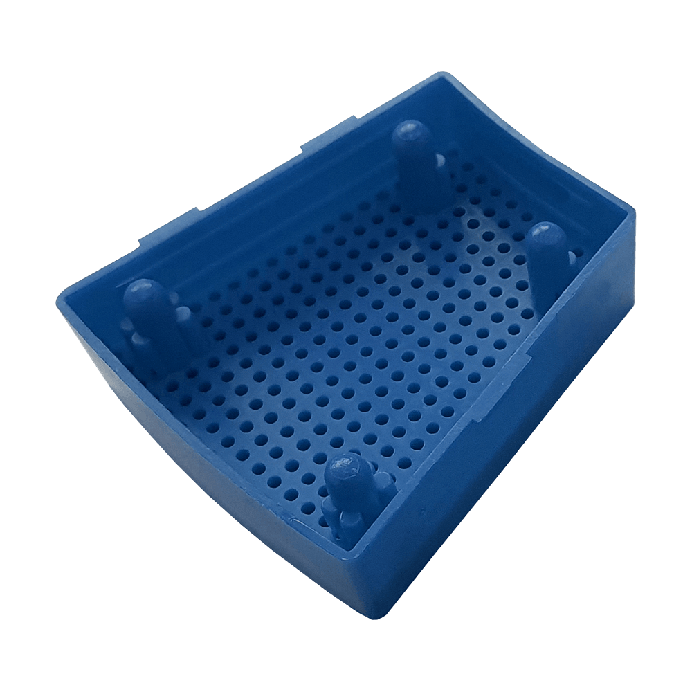 Das Bild zeigt ein blaues Ersatzfeld für das Granboard 132. Es hat viele kleine Löcher und vier Erhebungen in den Ecken.