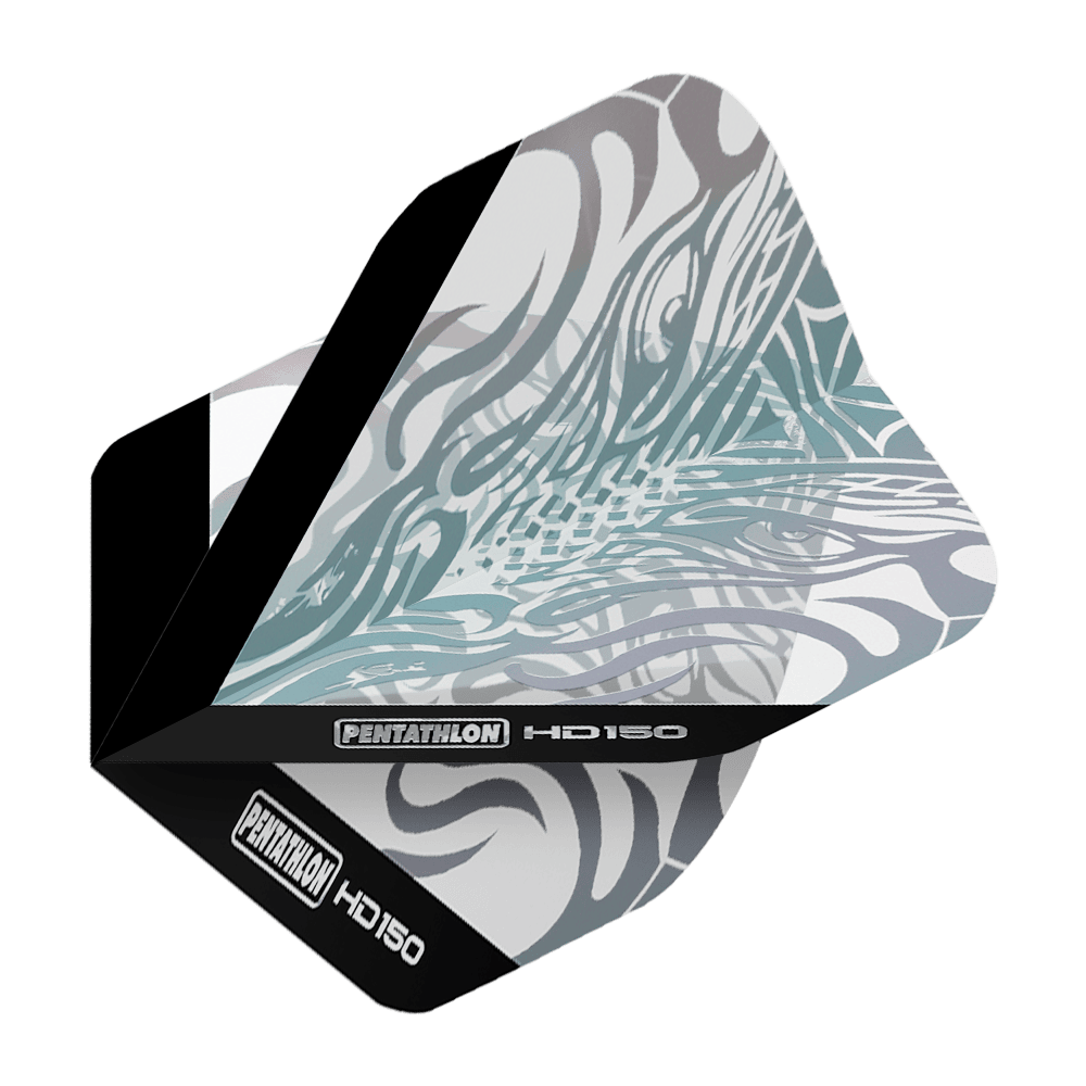 Pentatlon HD150 Metallic Clear Standaardvluchten Das Bild zeigt das Produkt "Pentathlon HD150 Metallic Clear Standard Flights". Die Dartflight ist größtenteils durchsichtig mit metallisch glänzenden Mustern und schwarzem Rand.