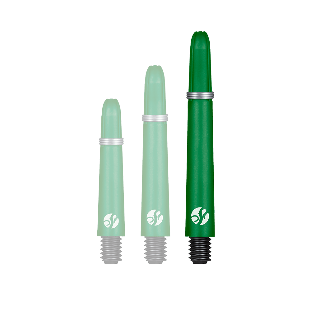 Shot Koi Carbon Shafts - Groen Auf dem Bild sind drei grüne Dartschäfte in unterschiedlichen Längen zu sehen. Sie haben schwarze Gewinde und silberne Ringe.