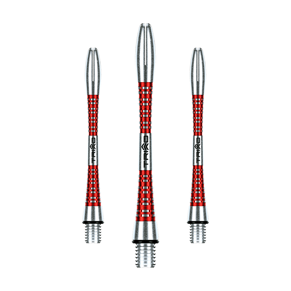 Auf dem Bild sind drei rot-silberne Aluminium-Dartschäfte zu sehen. Sie stehen nebeneinander auf grünem Hintergrund.