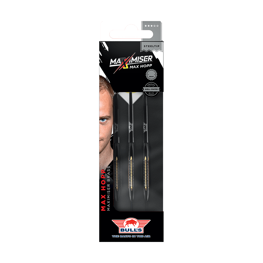 BU24921_BullsNL_Max_Hopp_Maximiser_Shell_Coated_Brass_Steeldarts_3A1oBbD40Z0X6B Die Abbildung zeigt eine Verpackung der "BullsNL Max Hopp Maximiser Shell Coated Brass Steeldarts - 21g". In der Schachtel sind drei schwarze Steeldarts mit messingfarbenen Griffstücken zu sehen.