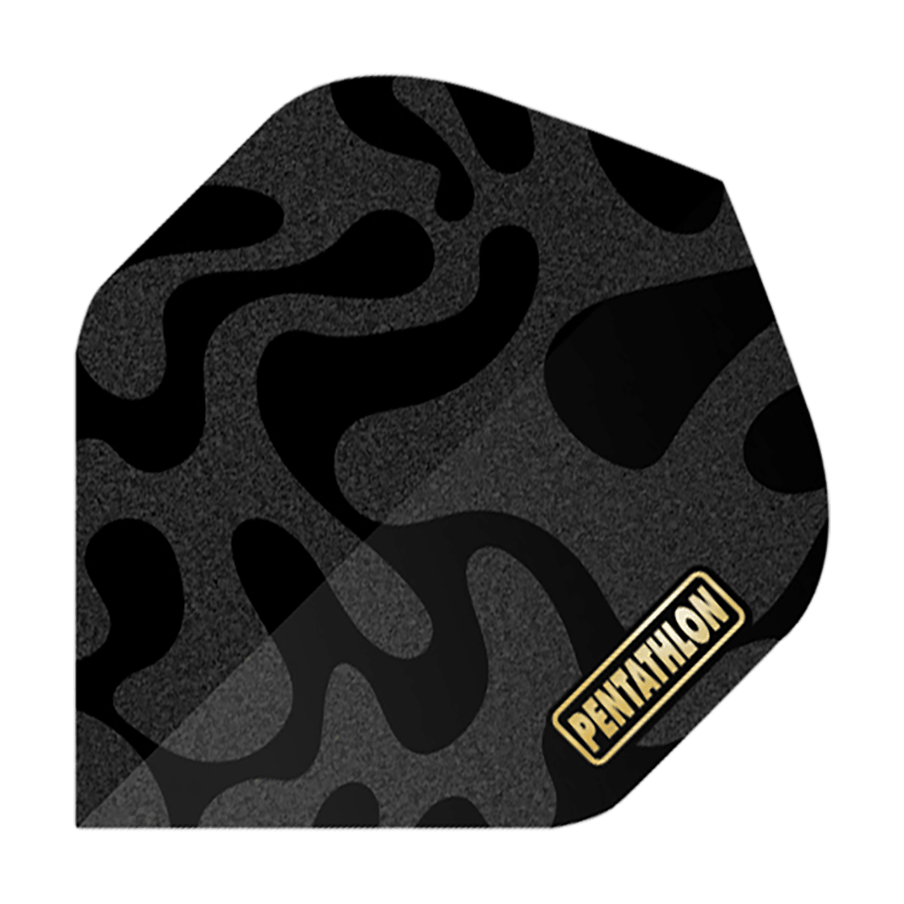 Pentathlon Vluchten RT Camo Das Bild zeigt einen Dart Flight mit einem schwarzen Camouflage-Muster. In der Ecke befindet sich das gelbe Logo „Pentathlon“.