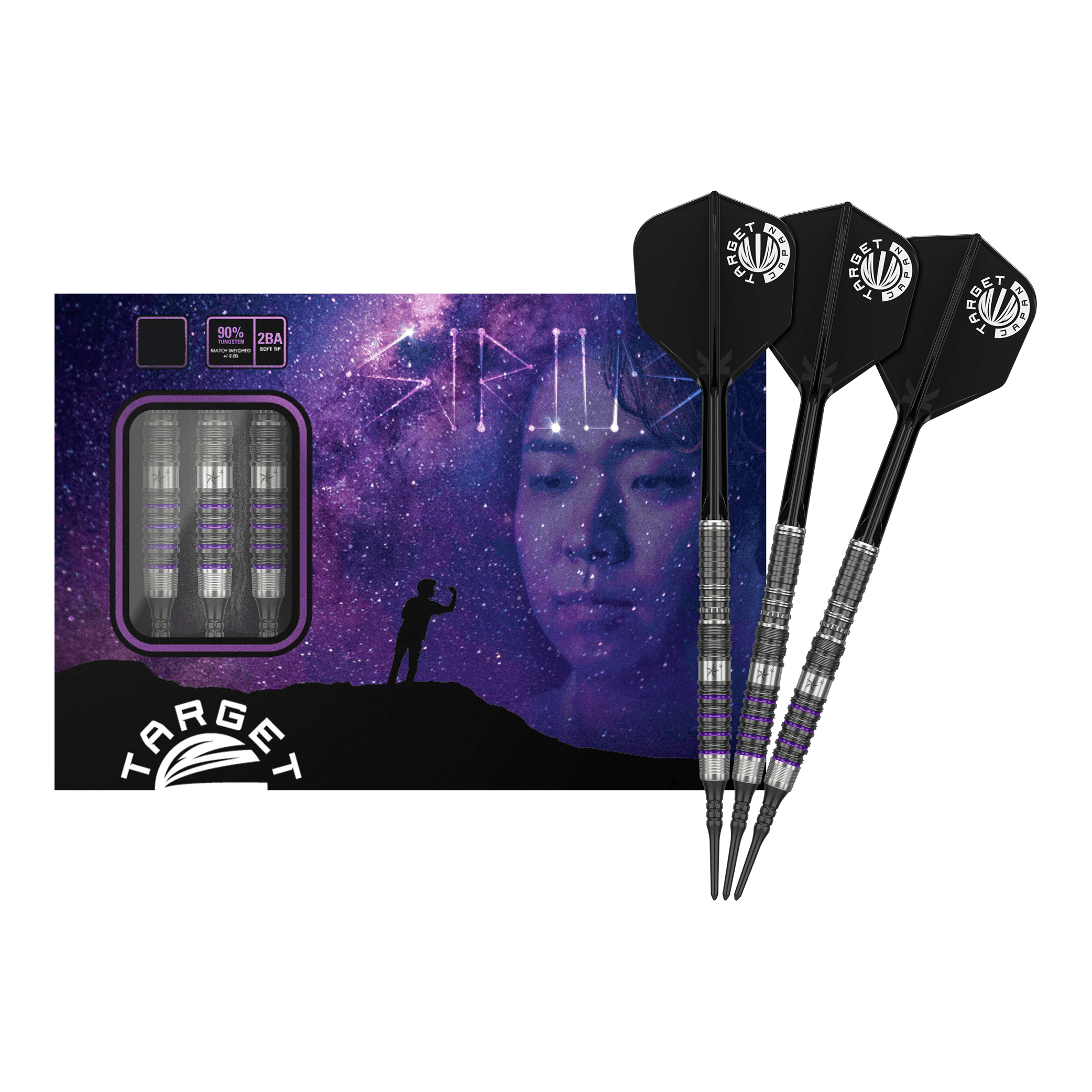 Target Japan Prime Series Yuta Hayashi Sirius GEN3 MAX Soft Darts - 21,5 g Das Bild zeigt die "Target Japan Prime Series Yuta Hayashi Sirius GEN3 MAX Softdarts - 21,5g" vor einer Verpackung mit einem Weltraum-Motiv. Drei Darts sind neben der Box zu sehen, die schwarze Flights und ein silber-lila Design haben.