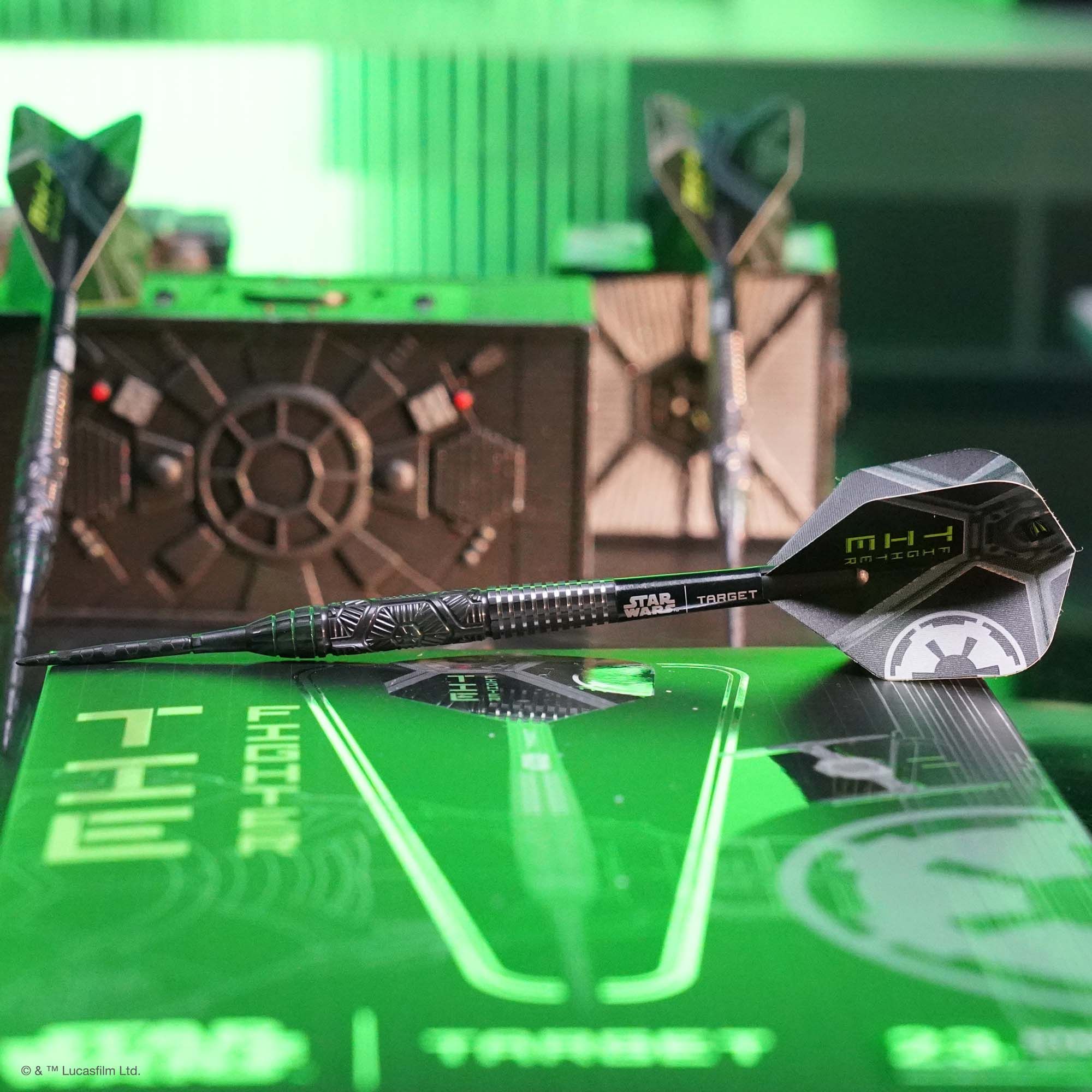 Target Star Wars Tie Fighter Swiss Point Steeldarts wird abgebildet. Das Produkt ist eine spezielle Steeldart-Edition mit Star Wars Design.