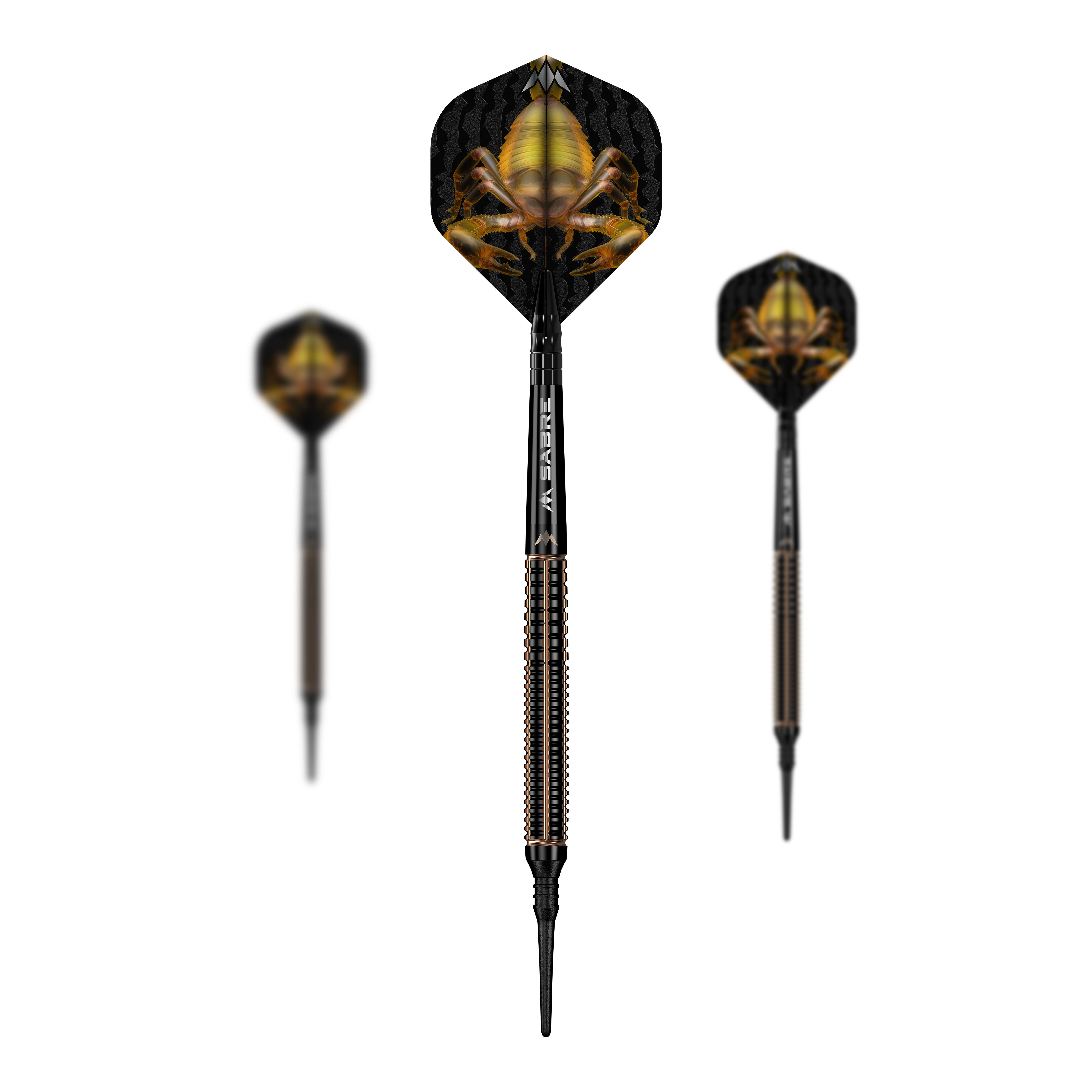 Mission Scorpion zachte dartpijlen - 19g Das Bild zeigt drei Softdarts des Produkts "Mission Scorpion Softdarts - 19g". Die Flights der Darts sind schwarz mit einem auffälligen gelben Skorpion-Motiv gestaltet.