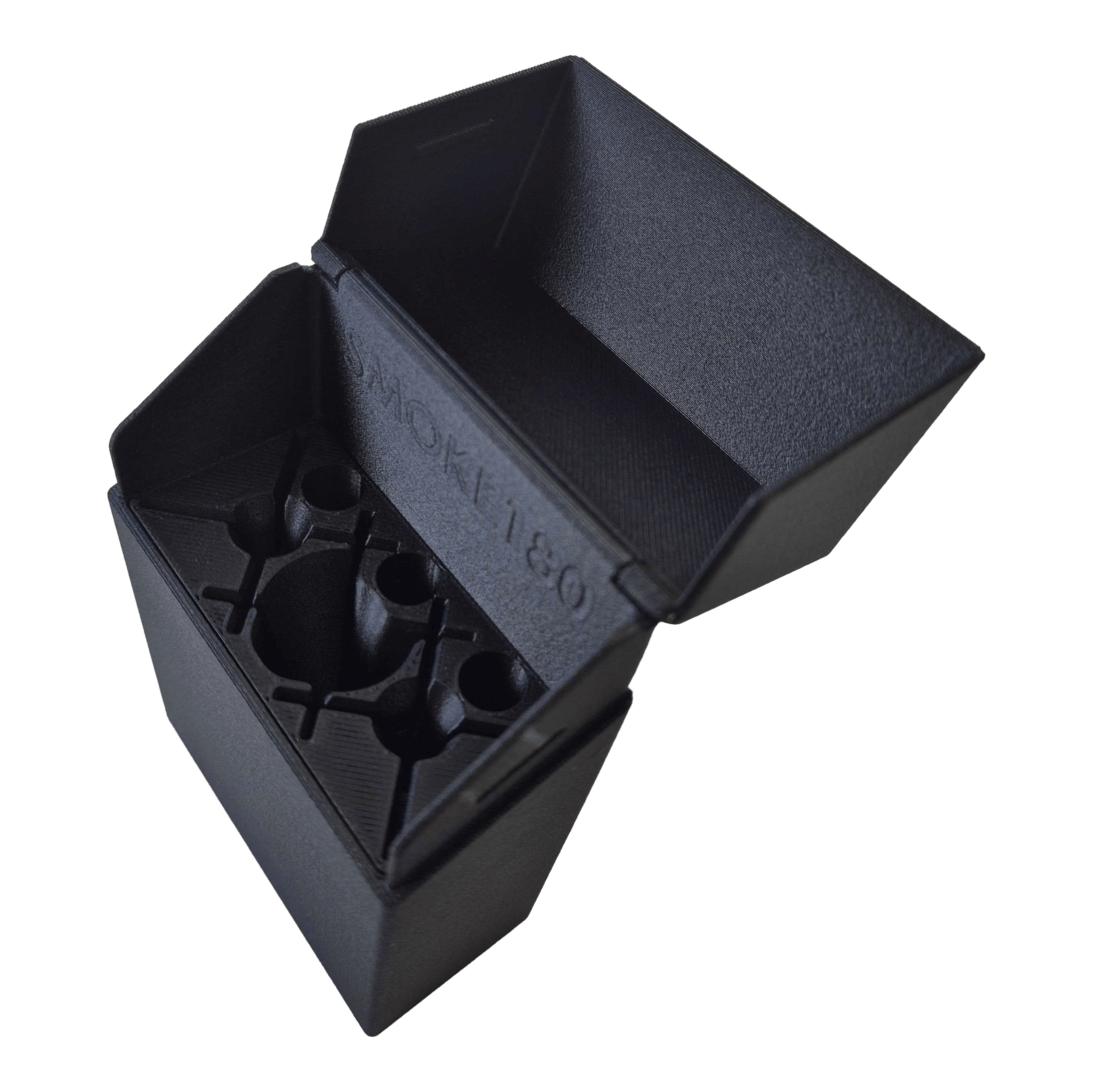 Vorderansicht des Smoke 180 Dartcase mit eigenem Design. Die schwarze Oberfläche und die kompakte Form sind deutlich.