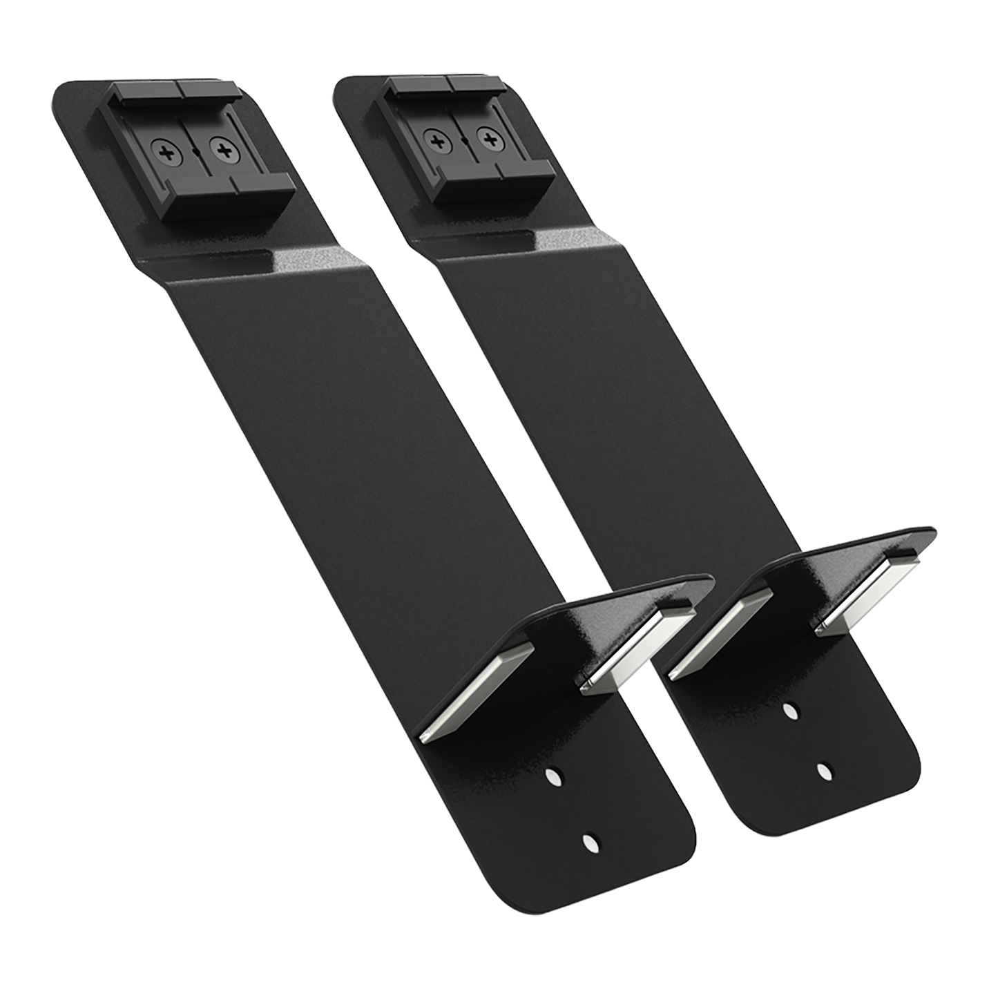 Das Bild zeigt zwei schwarze Metallhalterungen des Produkts "GranDarts GranEye Mag Mount Befestigung". Jede Halterung hat eine gebogene Kante und eine Befestigungsplatte mit Schraubenlöchern.