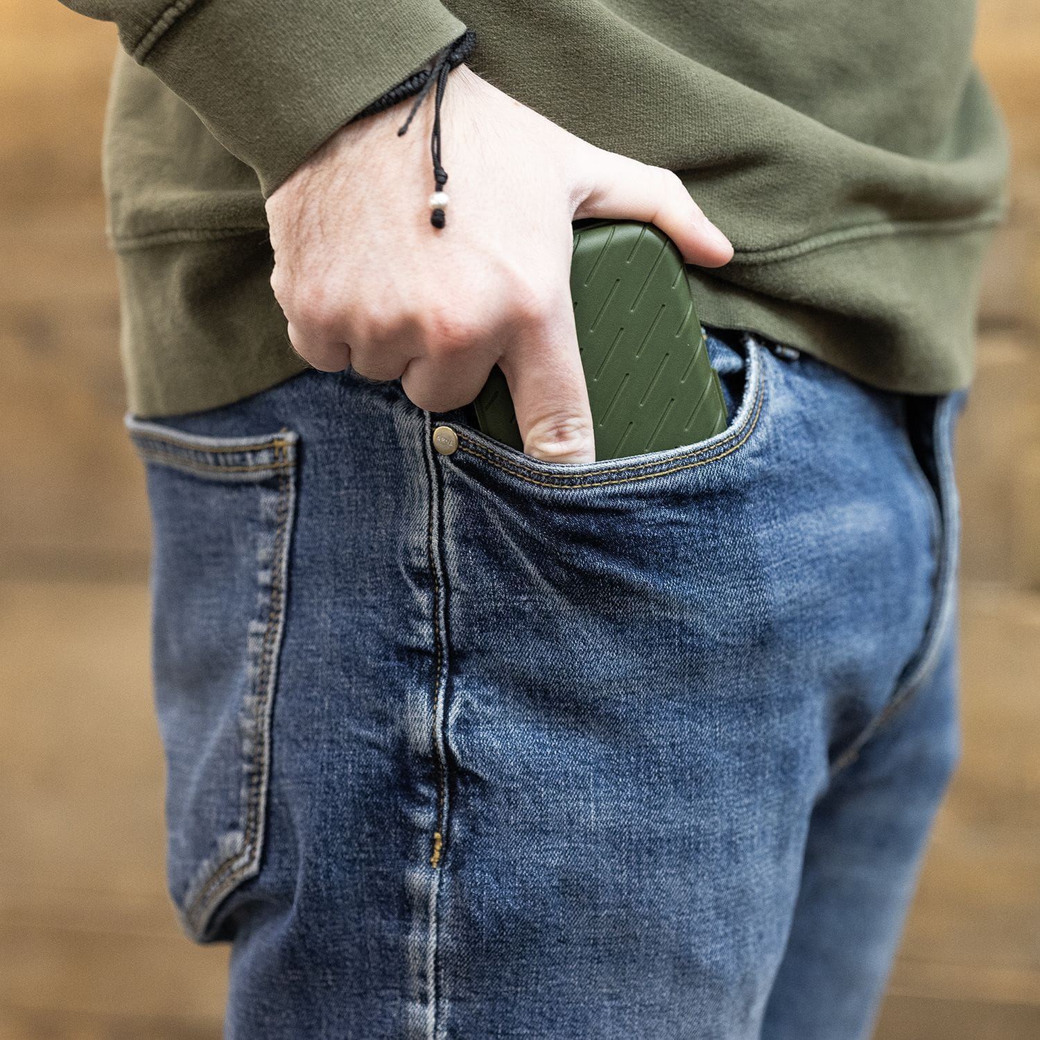 Harrows Slimcase Dart Case Fünf Darttaschen mit gleichem Design sind im Bild zu sehen. Die Anordnung ist geordnet.