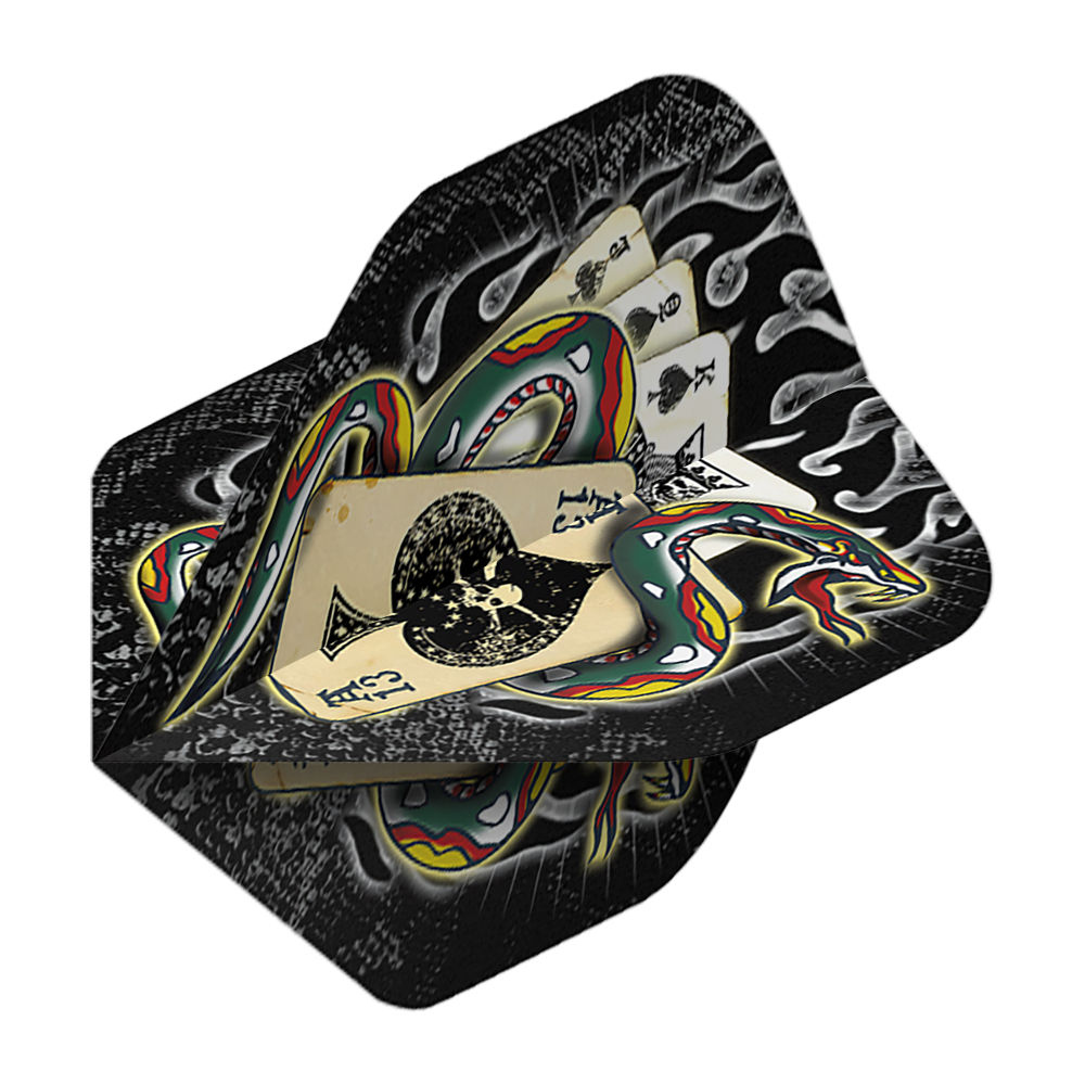 Alchemie Slang van Schoppen Nr. 2 Standaard Vluchten Das Bild zeigt die „Alchemy Snake Of Spades No2 Standard Flights“. Das Design zeigt eine bunte Schlange, die sich um Spielkarten windet, vor einem schwarzen Hintergrund mit Flammenmotiven.