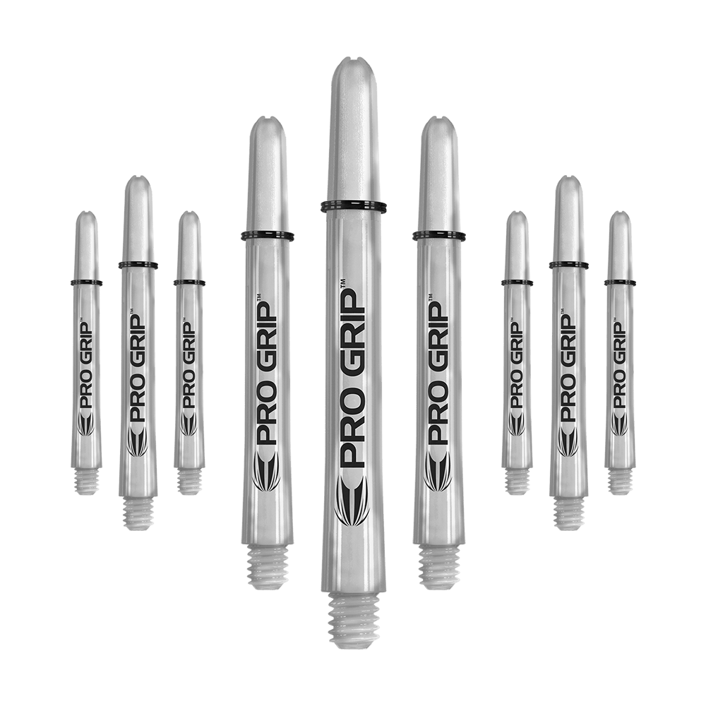 Target Pro Grip Shafts - 3 sets - Transparant Das Bild zeigt neun transparente Pro Grip Shafts für Dartpfeile. Die Shafts haben eine Länge von 48 mm und sind mit schwarzem Schriftzug und Logo versehen.