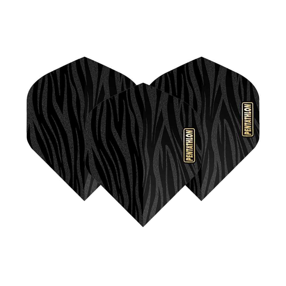 Pentatlonvluchten RT Zebra Das Bild zeigt drei Dart-Flights mit einem schwarzen Zebramuster. Auf jedem Flight steht das Wort "Pentathlon" in einem goldenen Kasten.