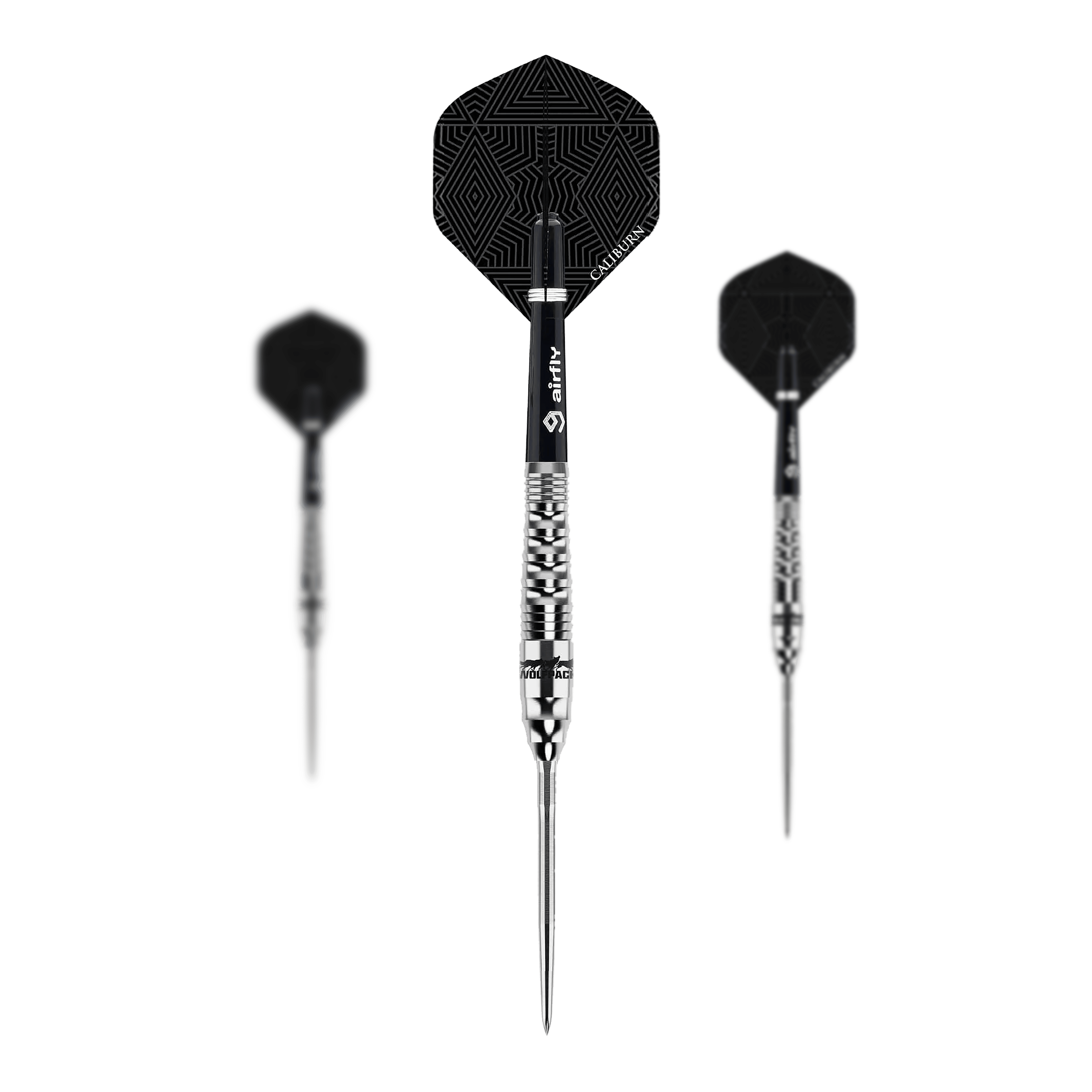Das Bild zeigt drei Steeldarts des Modells "Caliburn Wolfpack W3" mit einem Gewicht von 21g. Die Darts haben silberne Spitzen und Schäfte sowie schwarze Flights mit geometrischem Muster.