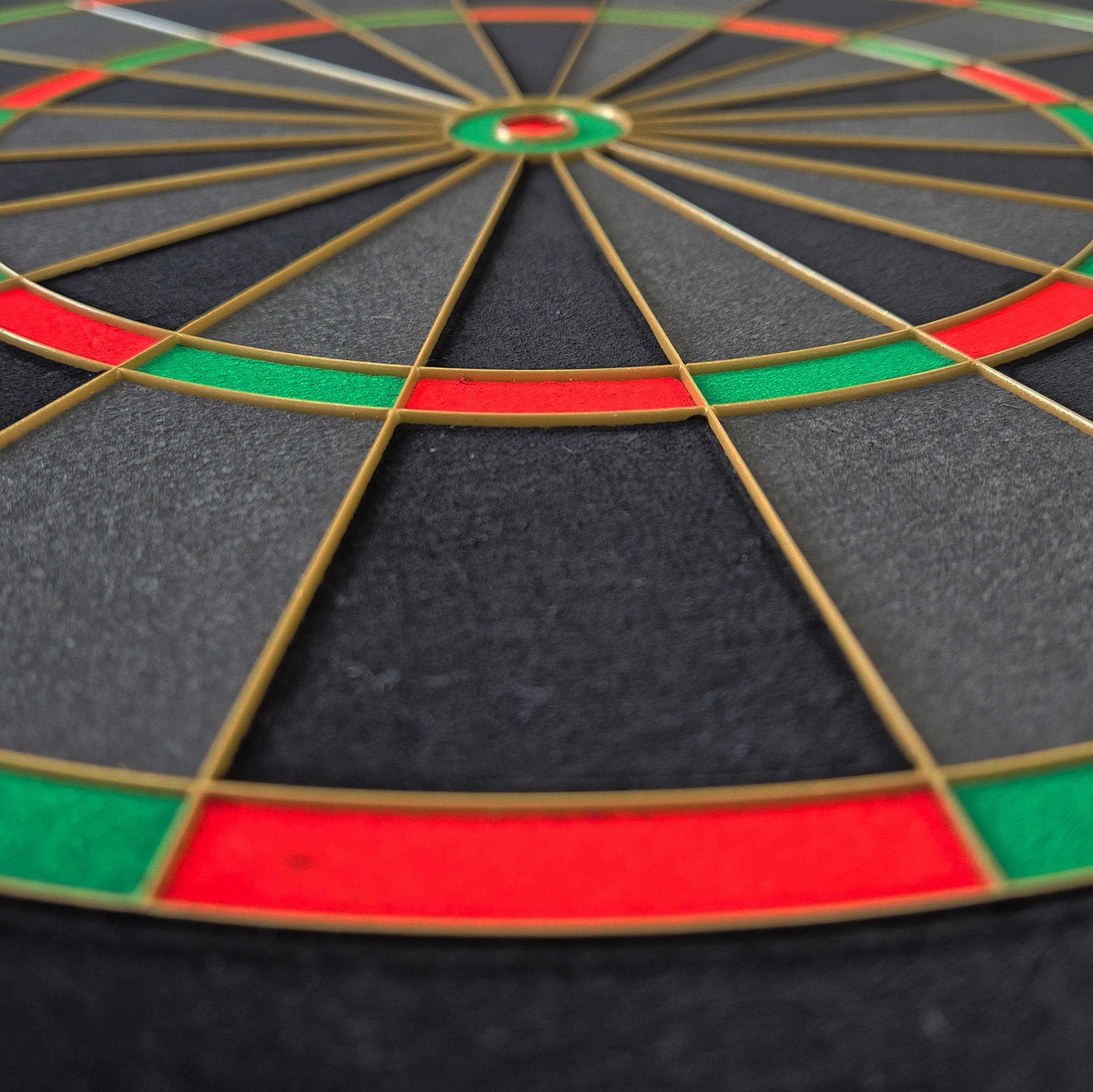 Bulls NL Advantage Black Edition stalen dartbord Hier findet sich eine weitere Ansicht des BullsNL Advantage Black Edition Steeldartboards. Das Produkt ist von einer anderen Seite präsentiert.