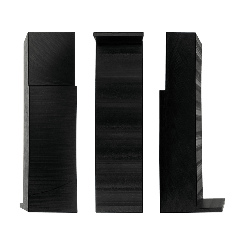 MC_Scolia_Abstandshalter_zur_Wandmontage_2 Auf dem Bild sind drei schwarze Abstandshalter für die Wandmontage zu sehen. Sie sind für das Produkt "Scolia Home 1" konzipiert.