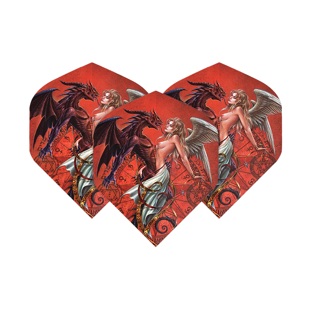 Alchemy Chemical Wedding No2 Standaard Vluchten Das Bild zeigt drei Dartflights mit einem roten Hintergrund und einem fantasievollen Motiv. Auf den Flights sind ein weiblicher Engel und ein Drache abgebildet, die sich gegenüberstehen.