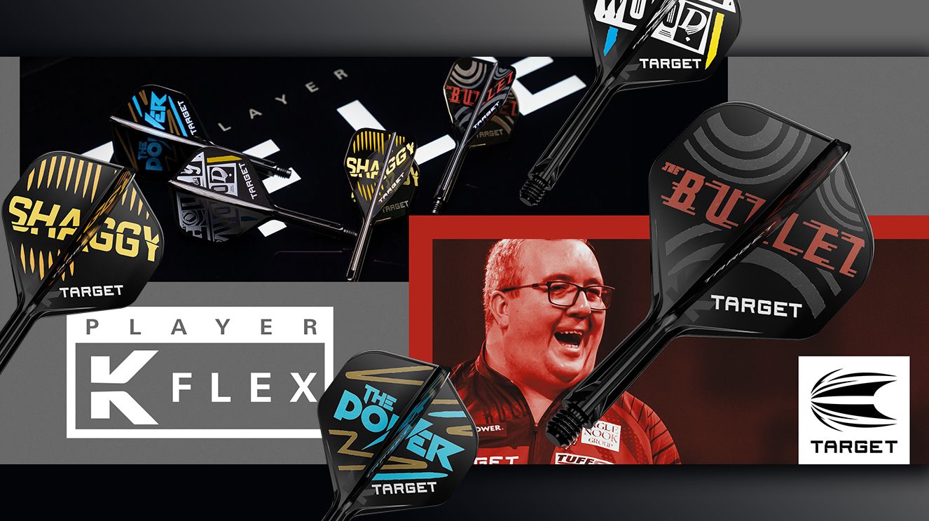 Das Bild zeigt verschiedene Dartflights mit den Aufschriften "SHAGGY", "THE POWER", "THE BULLET" und "THE DOJKE" von der Marke TARGET. In der rechten Bildhälfte ist ein lachender Mann mit Brille in einem roten Shirt zu sehen.