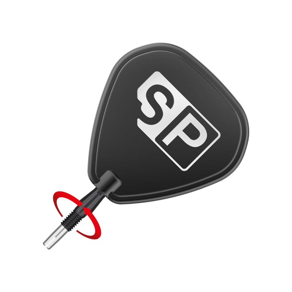 Target Swiss Storm Diamond Point Dartpunten - Zwart Auf dem Bild ist eine schwarze Dartflügel mit den weißen Buchstaben "SP" zu sehen. Der Dartflügel ist am Schaft eines Dartpfeils befestigt.