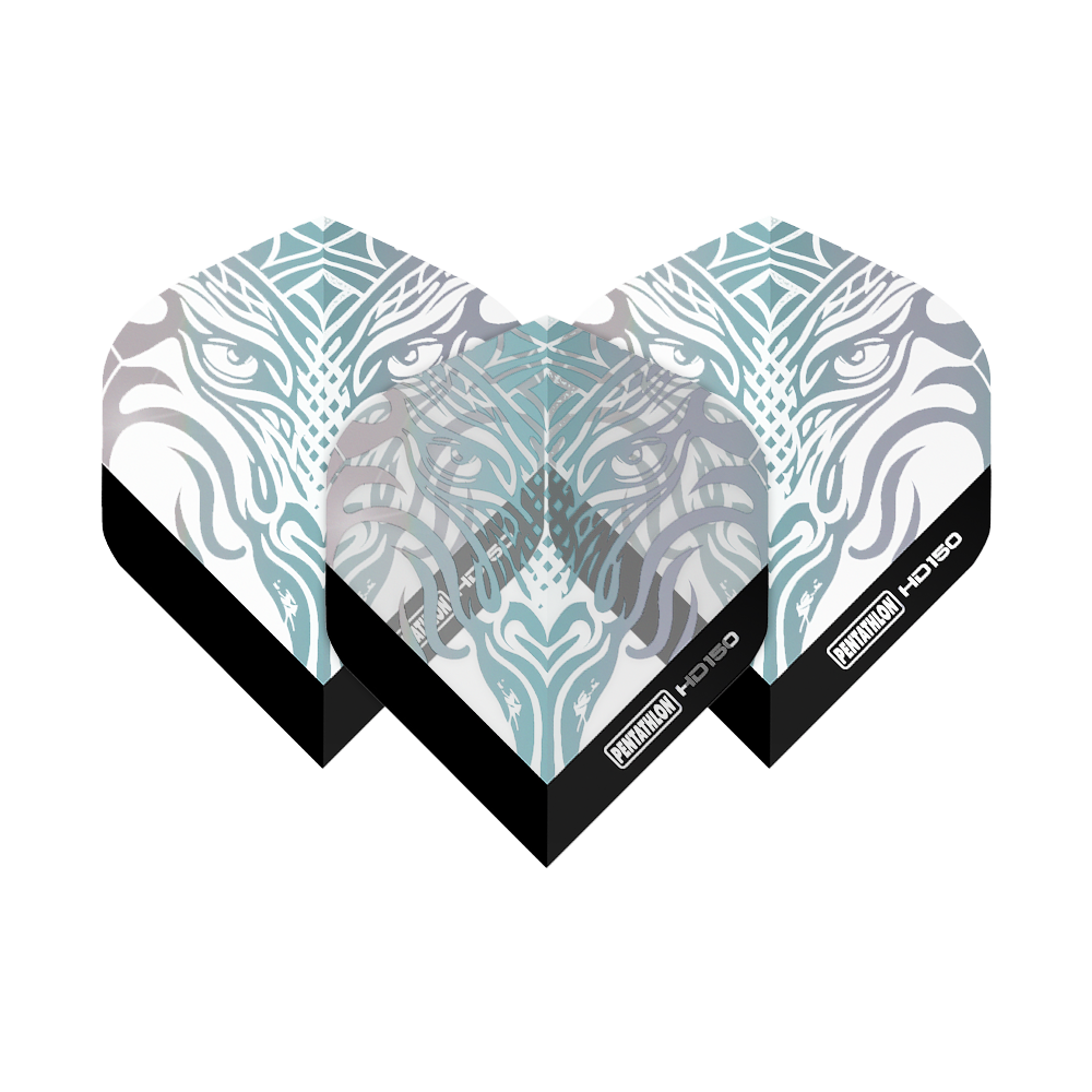 Pentatlon HD150 Metallic Clear Standaardvluchten Das Bild zeigt die Pentathlon HD150 Metallic Clear Standard Flights mit einem stilisierten, tierischen Gesichtsmuster. Die Flights sind größtenteils durchsichtig mit silbernen und metallischen Akzenten sowie schwarzem Rand unten.