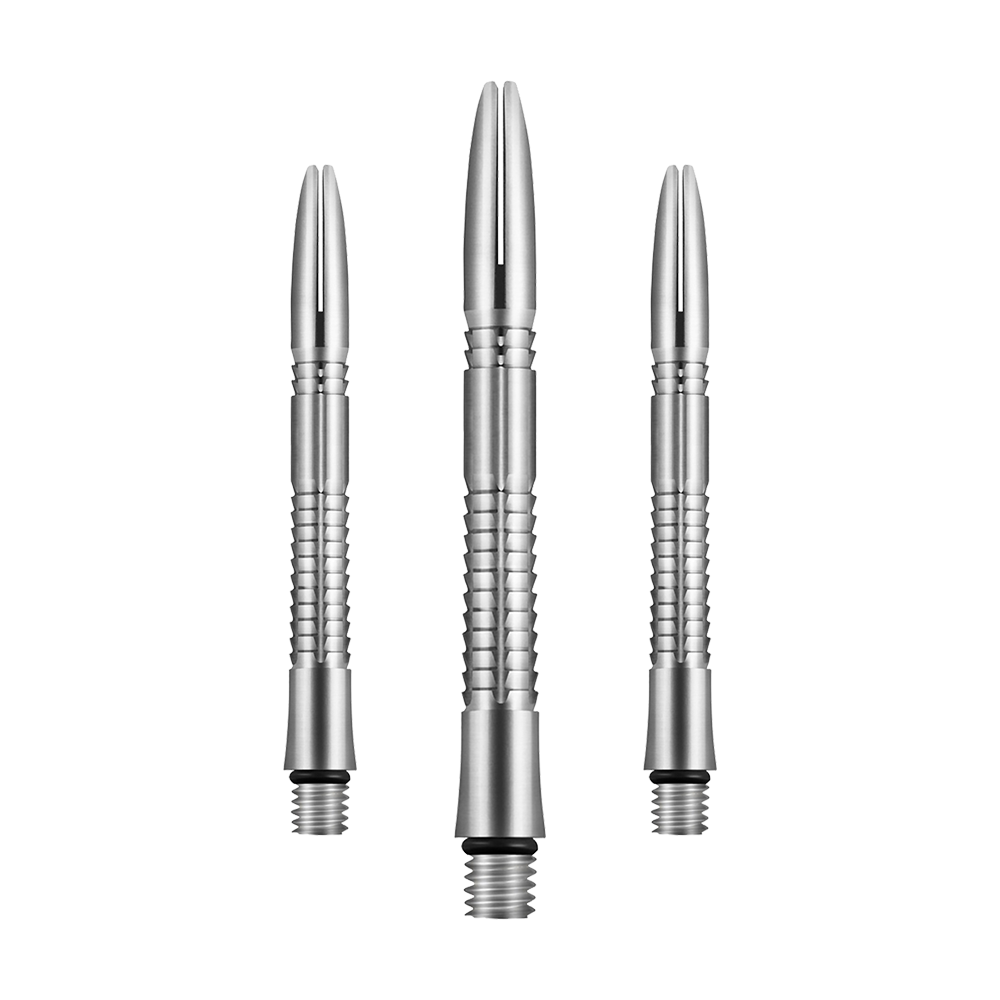 Shot Mako Titanium Shafts Das Bild zeigt drei silberne Dartschäfte aus Titan, die nebeneinander angeordnet sind. Sie haben eine geriffelte Oberfläche und sind am unteren Ende mit einem Gewinde versehen.