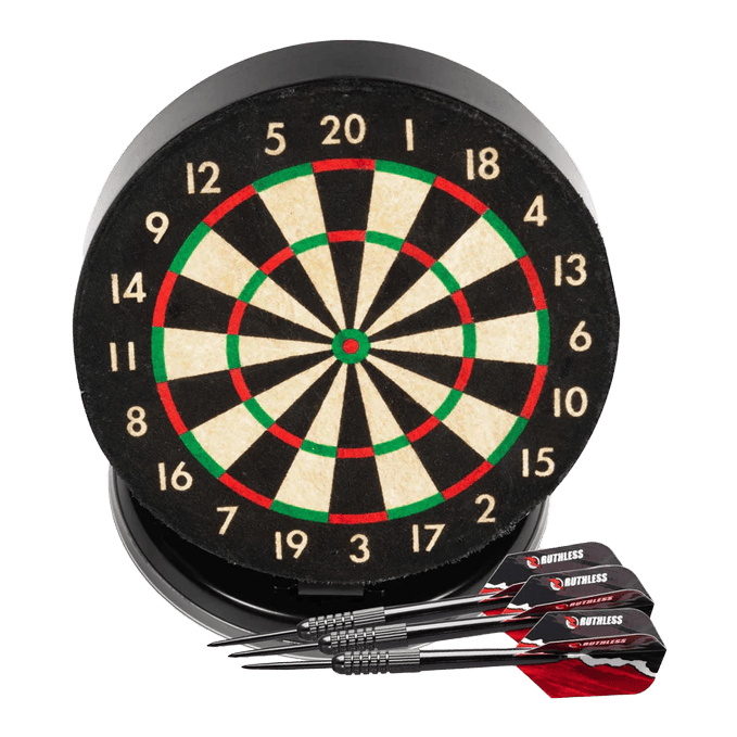 Ruthless Mini Desktop Dartbordset Das Bild zeigt das Produkt "Ruthless Mini Desktop Dartboard Set" mit einer kleinen Dartscheibe. Vor der Scheibe liegen drei schwarze Dartpfeile mit roten Flights.