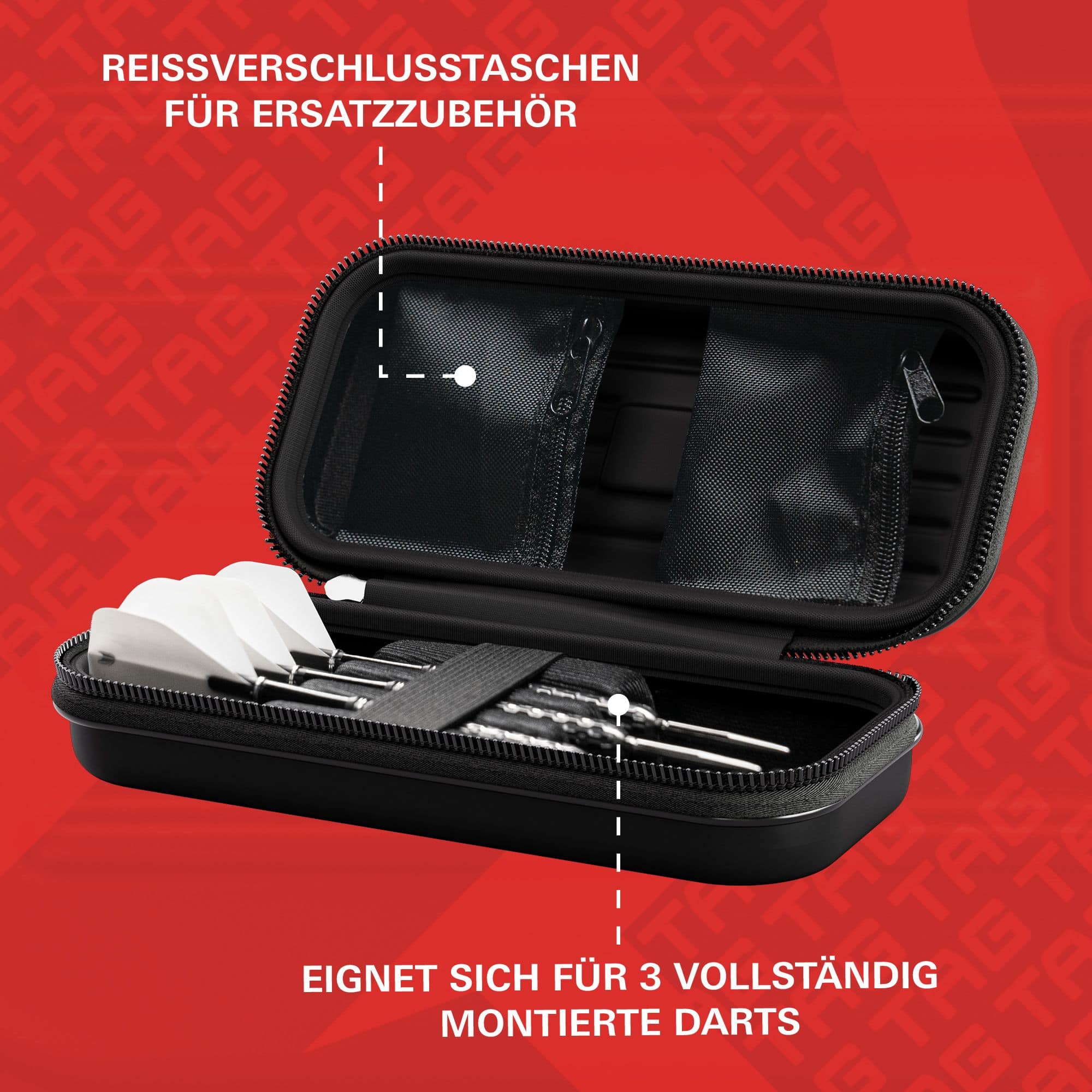 Das Bild zeigt ein schwarzes Dart-Etui mit drei vollständig montierten Darts darin. Im Deckel befinden sich zwei Reißverschlusstaschen für Ersatzteile und Zubehör.