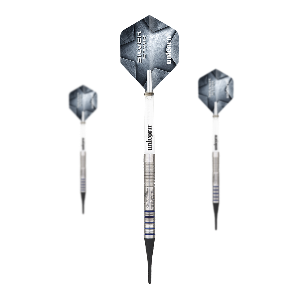 Unicorn Silver Star Var.2 Gary Anderson zachte darts Das Bild zeigt drei Softdarts des Modells "Unicorn Silver Star Var.2 Gary Anderson". Die Darts haben silberne Spitzen, einen geriffelten Schaft und blaue Akzente auf dem Barrel.