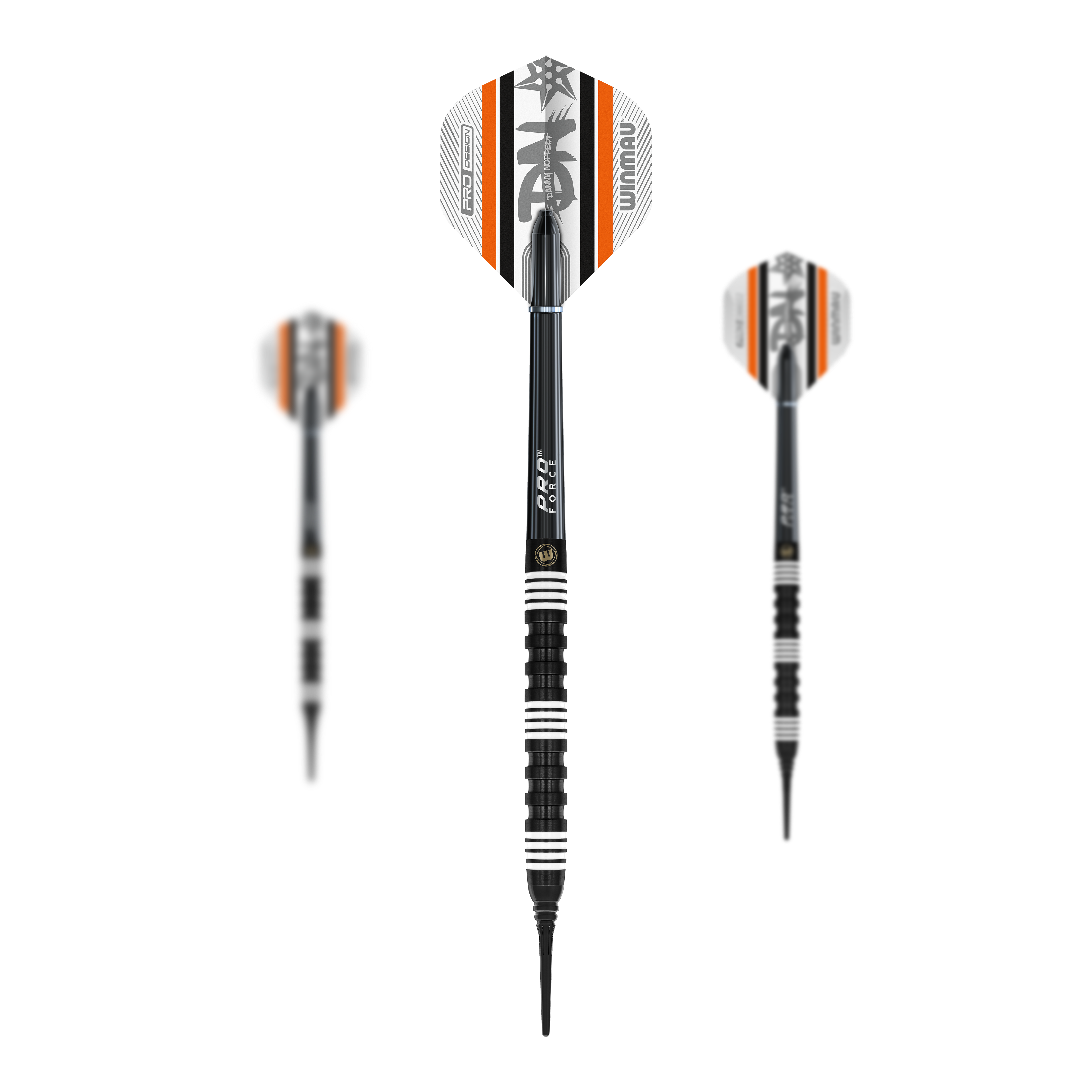 Winmau Danny Noppert 85 Pro-Series zachte darts - 20 g Das Bild zeigt drei Winmau Danny Noppert 85 Pro-Series Softdarts mit einem Gewicht von 20g. Die Darts sind schwarz mit weißen und orangefarbenen Akzenten.