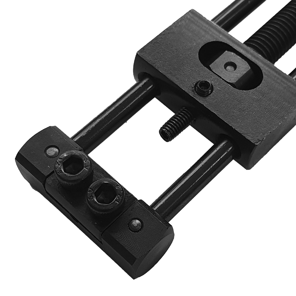 Designa Dart Repointer Black Pro Edition - Tipwisselaar Designa Dart Repointer Black Pro Edition - Spitzenwechsler ist ein Tool zum Wechseln von Dartspitzen. Das Bild zeigt das Produkt aus schwarzem Material.