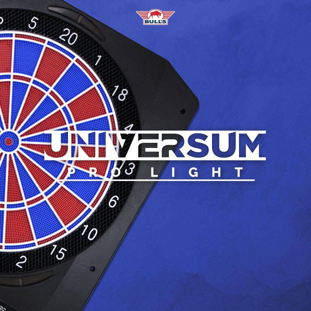 Bulls NL Universum Pro Light Elektronisch Dartbord - Blauw Rood Das Bild zeigt das Bulls NL Universum Pro Light Elektronisches Dartboard in Blau und Rot. Es ist ein elektronisches Dartboard für Freizeit- und Profispieler.