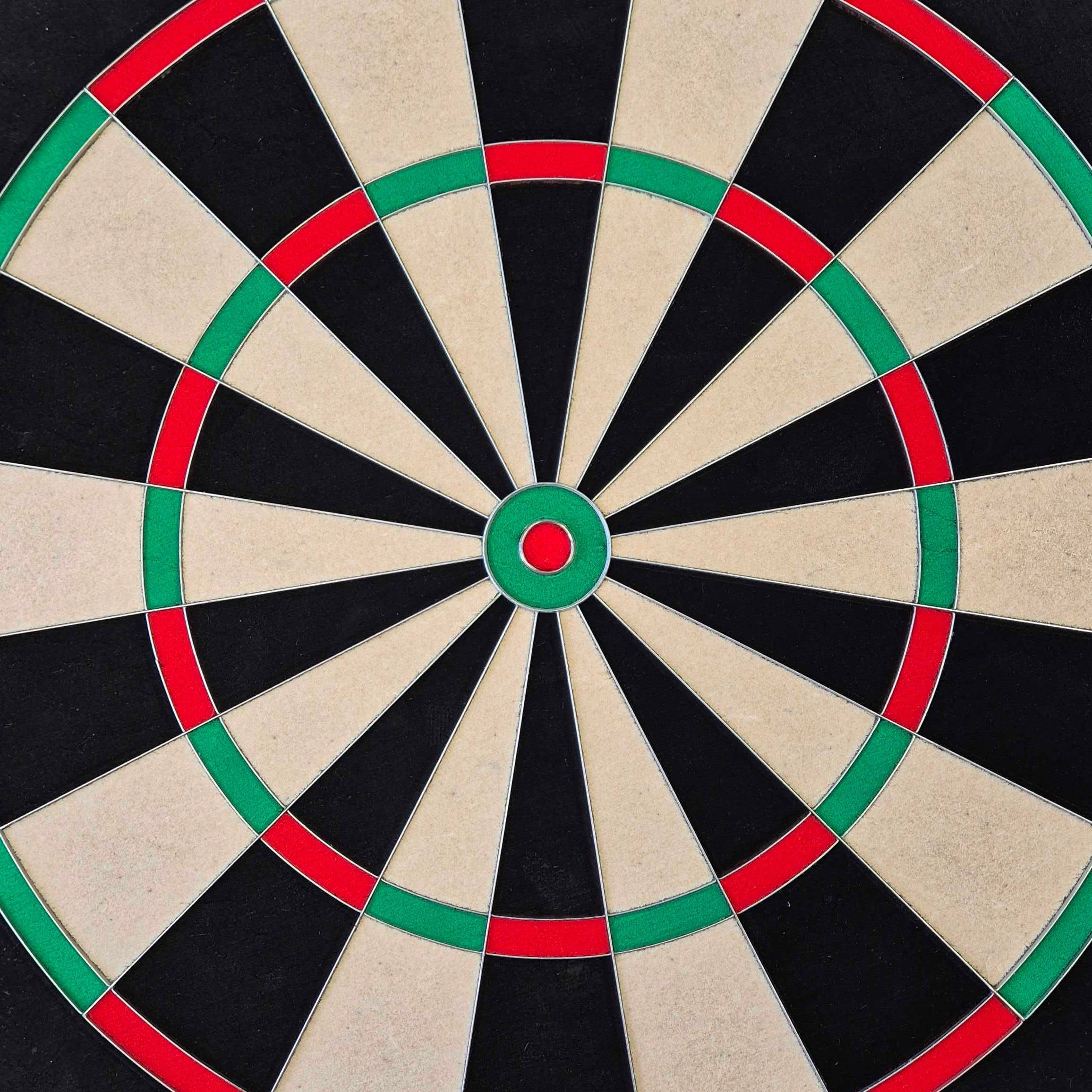 McDart Precision stalen dartbord Das Bild zeigt ein weiteres McDart Precision Steeldartboard. Alle Sektoren sind klar sichtbar.