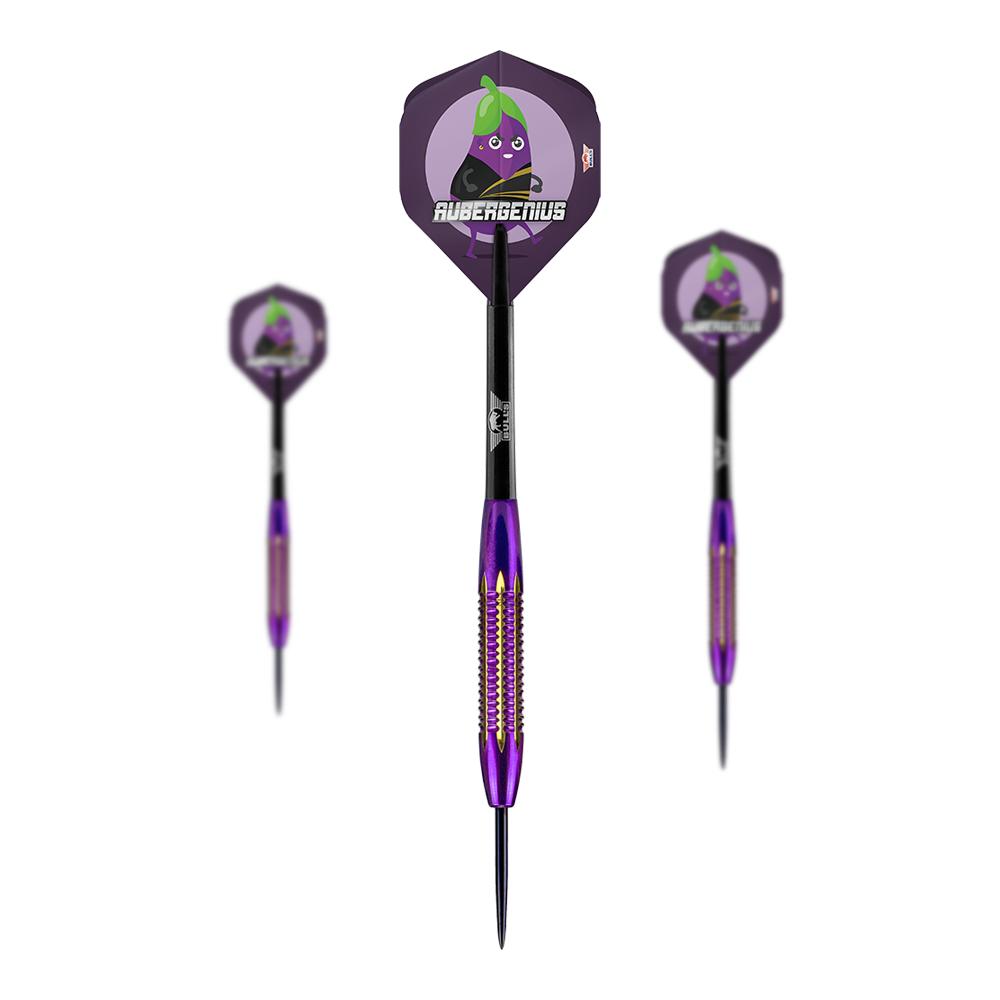 BullsNL Dirk Van Duijvenbode Shell Gecoat Messing Steeldarts - 21g Das Bild zeigt drei Steeldarts des Modells "BullsNL Dirk Van Duijvenbode Shell Coated Brass Steeldarts - 21g". Die Darts sind lila-gelb und haben Flights mit einem Cartoon-Auberginenmotiv und dem Schriftzug "AUBERGENIUS".