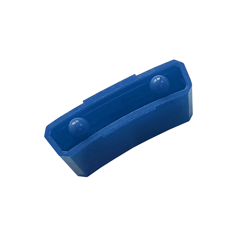 Das Bild zeigt ein blaues Ersatzfeld für das Granboard 132. Das Ersatzteil hat eine rechteckige Form mit zwei kleinen Kugeln auf der Oberfläche.