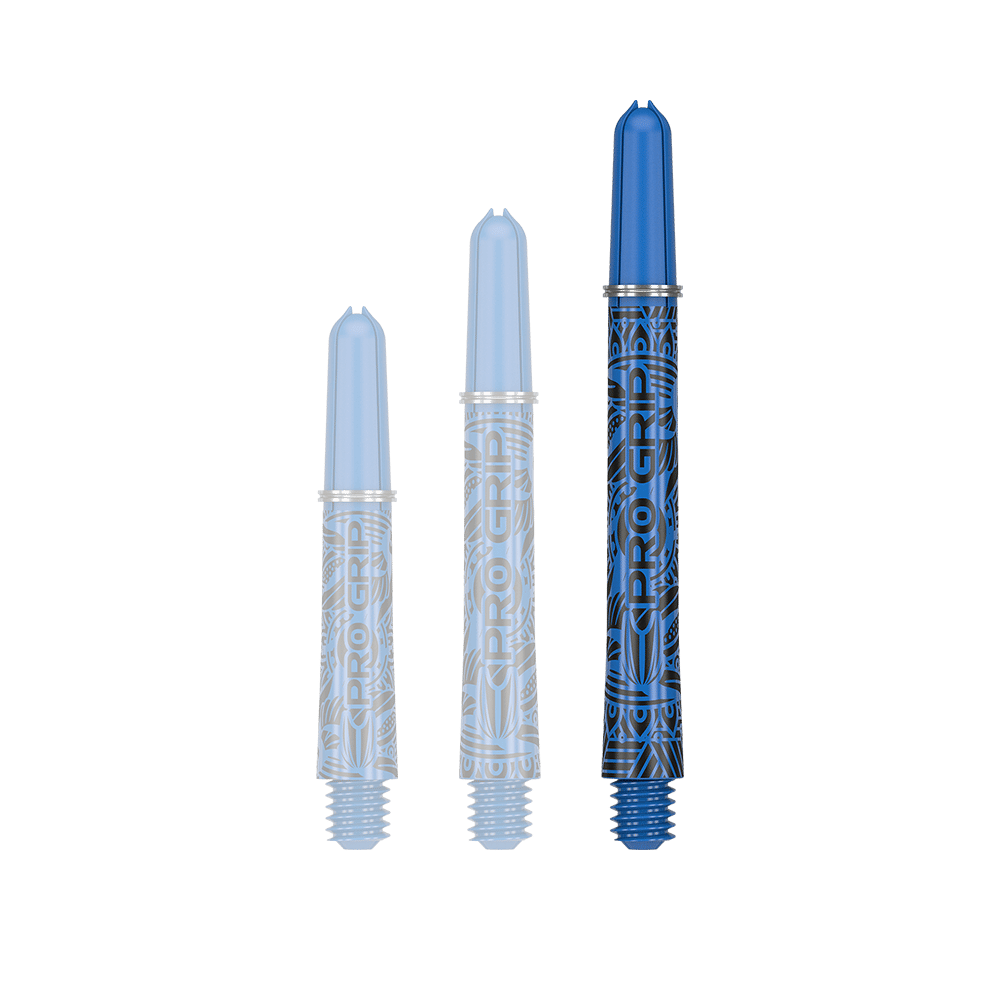 Auf dem Bild sind drei blaue Dartschäfte in unterschiedlichen Längen zu sehen. Sie tragen die Aufschrift "Pro Grip" und haben ein auffälliges Muster.