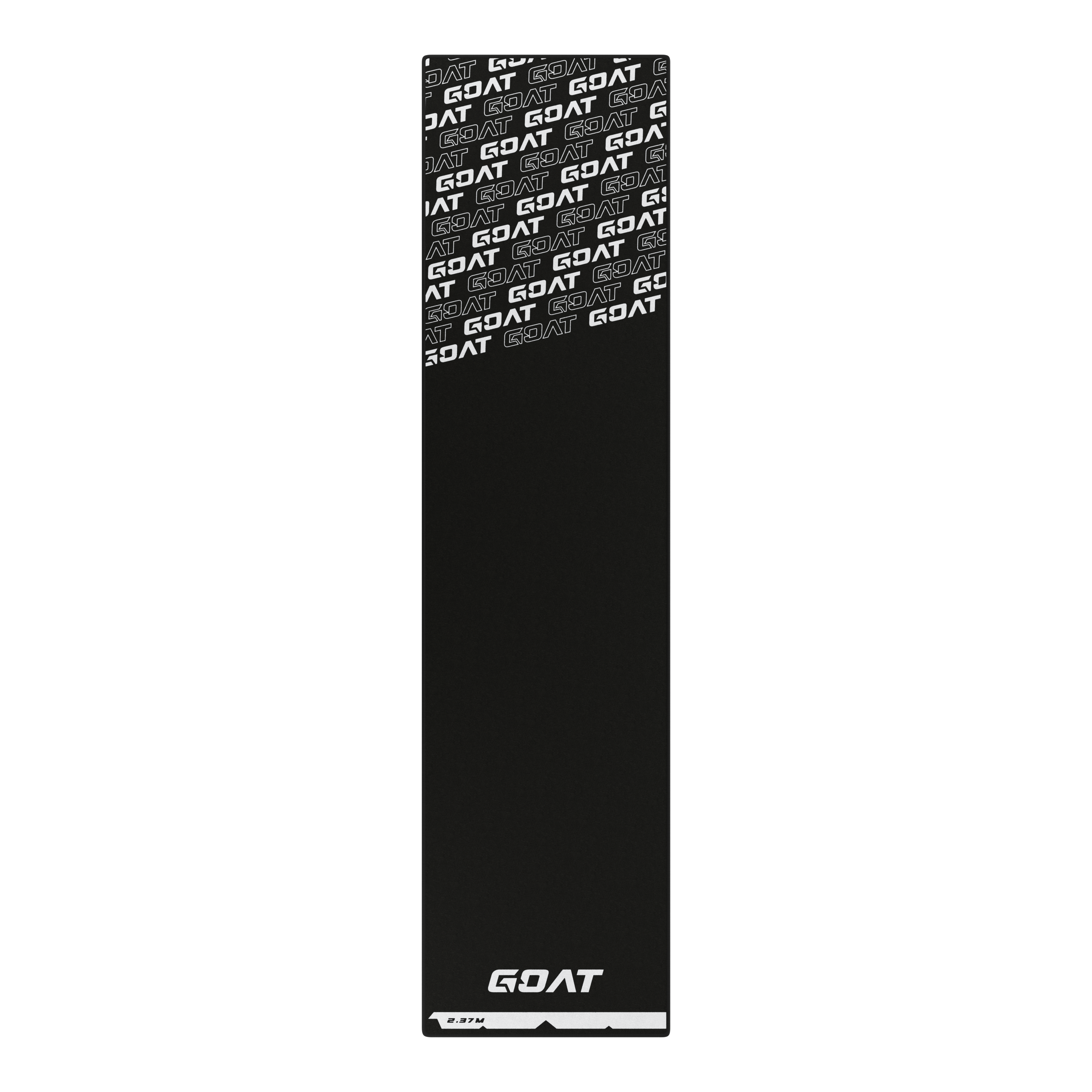 GOAT Logo Dartmat Der GOAT Logo Dartteppich ist überwiegend schwarz und zeigt mehrfach das weiße GOAT-Logo am oberen Rand. Unten auf dem Teppich befindet sich ebenfalls ein großes GOAT-Logo sowie eine Markierung.
