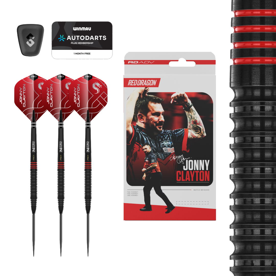 Abgebildet ist ein Set Red Dragon Jonny Clayton RD-ADV Switch Point Steeldarts. Die Darts sind deutlich zu erkennen und die Beschriftung ist lesbar.
