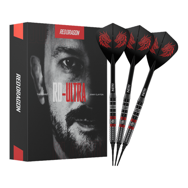 Red Dragon Jonny Clayton RD-ULTRA softdarts - 18 g Zu sehen sind die Red Dragon Jonny Clayton RD-ULTRA Softdarts - 18g in voller Ansicht. Die Darts haben eine silberne Barrel, schwarze Details und leuchtende Flights.